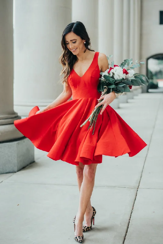 Knee Length Red V-neckline Wedding Party Dress