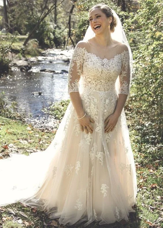 Elegant Half Sleeve Lace and Tulle Plus Size Wedding Dress