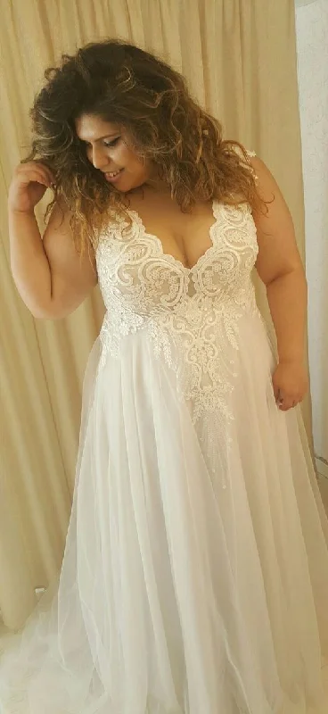 Simple V-neck Plus Size Wedding Dress